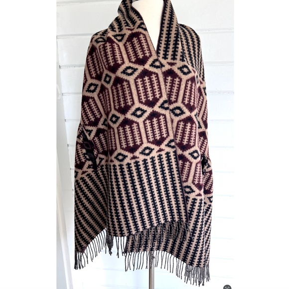 MADEWELL 100% Wool Fringed Wrap Poncho in Tribal Pattern - 72"L x 28.5"W - Picture 4 of 7